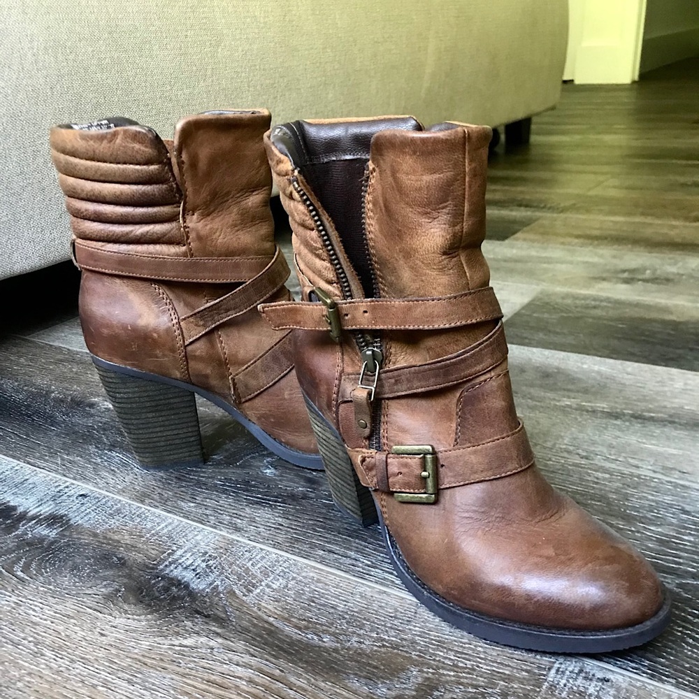 Steve Madden Raleighh boot in Cognac. Size 8.